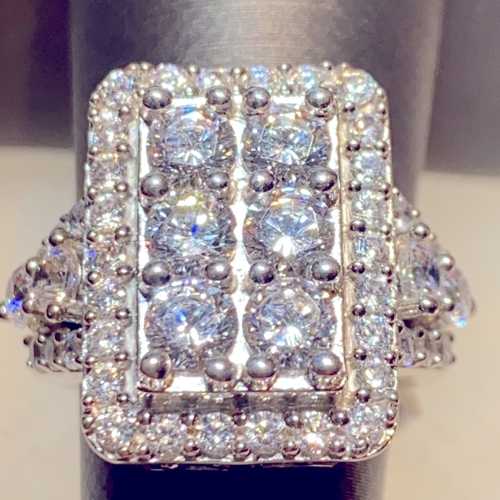 Bella Luce White Diamond Simulant Ring